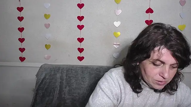 Snapshot of LuciaMii chatting on 03.06.25 LuciaMii online show from 03.06.25
