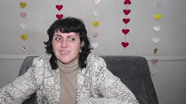 Snapshot of LuciaMii chatting on 03.12.25 LuciaMii online show from 03.12.25