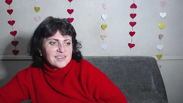 Snapshot of LuciaMii chatting on 03.16.25 LuciaMii online show from 03.16.25