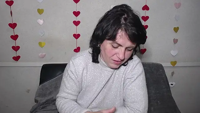 Snapshot of LuciaMii chatting on 03.18.25 LuciaMii online show from 03.18.25