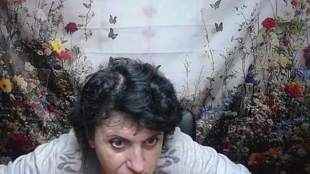 Snapshot of LuciaMii chatting on 09.12.25 LuciaMii online show from 09.12.25