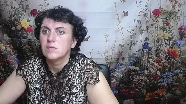 Snapshot of LuciaMii chatting on 09.17.25 LuciaMii online show from 09.17.25