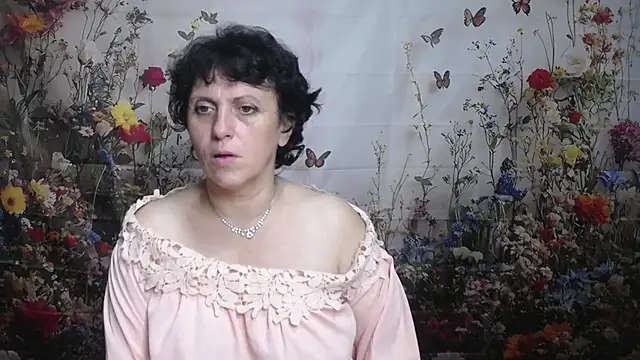 Snapshot of LuciaMii chatting on 09.19.25 LuciaMii online show from 09.19.25