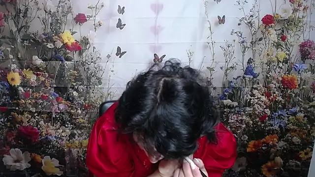 Snapshot of LuciaMii chatting on 10.13.25 LuciaMii online show from 10.13.25