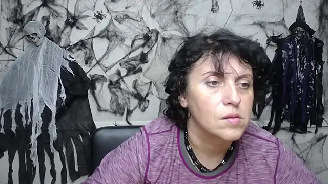 Snapshot of LuciaMii chatting on 10.19.25 LuciaMii online show from 10.19.25