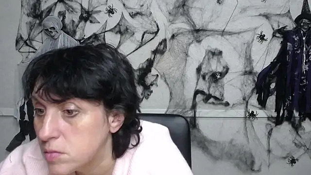 Snapshot of LuciaMii chatting on 10.22.25 LuciaMii online show from 10.22.25