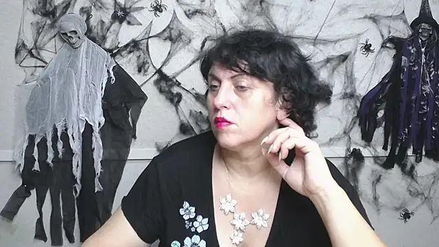 Snapshot of LuciaMii chatting on 11.10.25 LuciaMii online show from 11.10.25