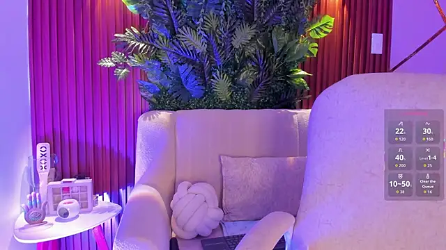 Snapshot of foxxxmegan chatting on 11.14.25 foxxxmegan online show from 11.14.25