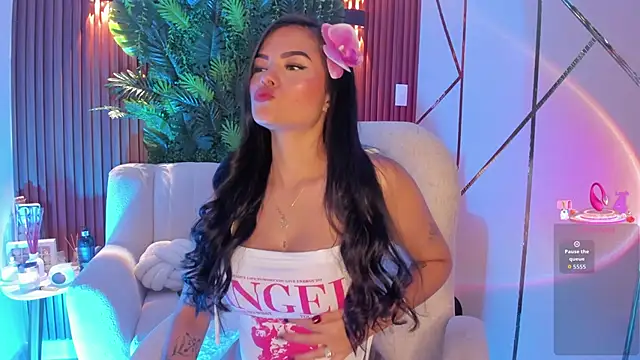 Snapshot of foxxxmegan chatting on 02.06.26 foxxxmegan online show from 02.06.26