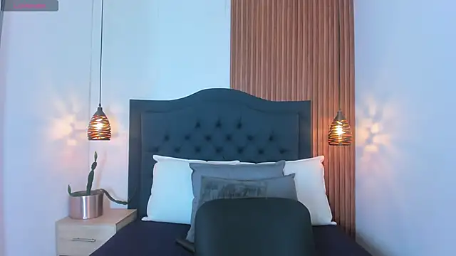 SARA STONE17 online show from 09.10.25