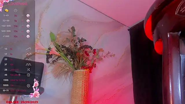 Snapshot of Karla-Ebony chatting on 09.20.25 Karla-Ebony online show from 09.20.25