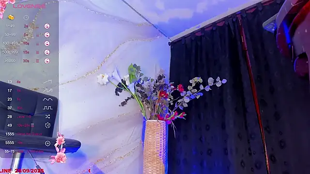 Snapshot of Karla-Ebony chatting on 09.28.25 Karla-Ebony online show from 09.28.25