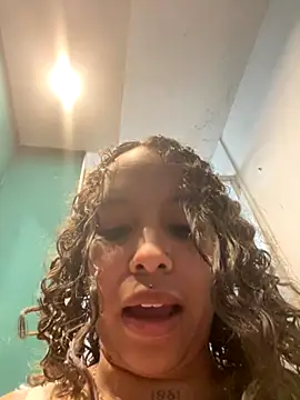 MarieLeon online show from 10.05.25