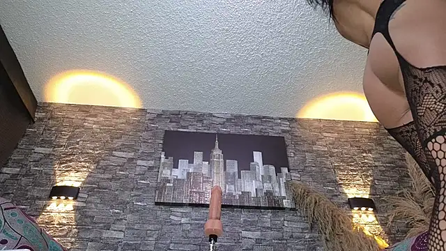 Snapshot of anellejones chatting on 10.24.25 anellejones online show from 10.24.25