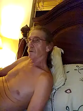 Snapshot of coolbrease10 chatting on 10.18.25 coolbrease10 online show from 10.18.25