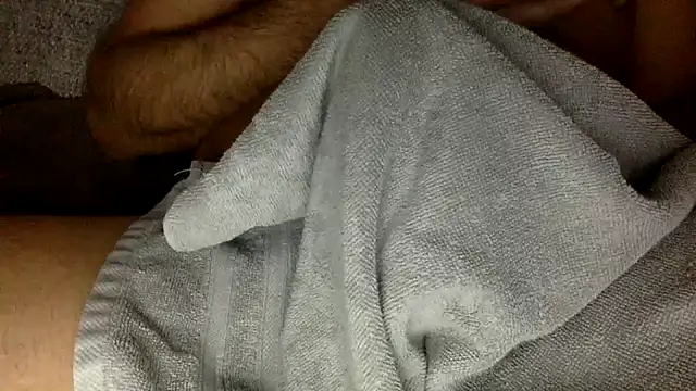 Snapshot of hungtom40 chatting on 11.13.25 hungtom40 online show from 11.13.25