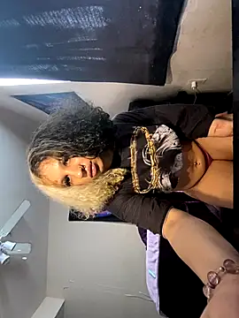 Creolegirl19 online show from 11.16.25