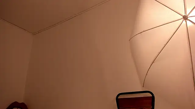 Snapshot of cloehonney chatting on 10.06.25 cloehonney online show from 10.06.25