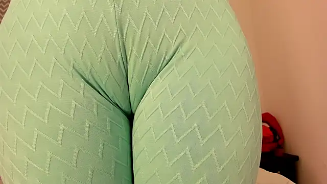 Snapshot of cloehonney chatting on 10.07.25 cloehonney online show from 10.07.25