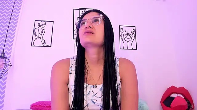 Snapshot of cloehonney chatting on 10.08.25 cloehonney online show from 10.08.25