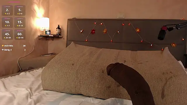 Snapshot of MissisNorris chatting on 11.10.25 MissisNorris online show from 11.10.25