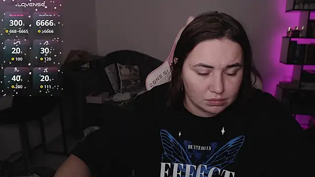 Snapshot of SexyWitch_666 chatting on 10.02.25 SexyWitch 666 online show from 10.02.25