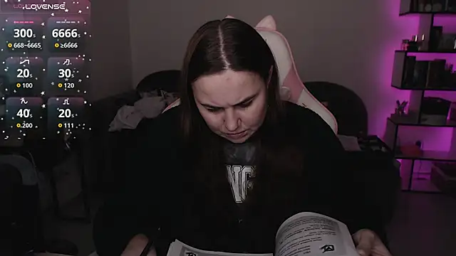 Snapshot of SexyWitch_666 chatting on 10.17.25 SexyWitch 666 online show from 10.17.25