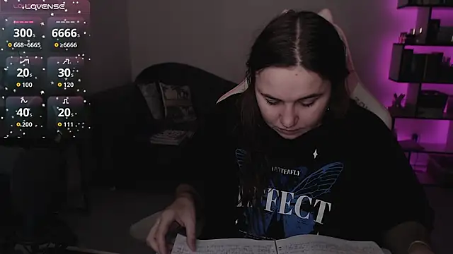 Snapshot of SexyWitch_666 chatting on 10.18.25 SexyWitch 666 online show from 10.18.25