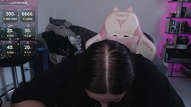 Snapshot of SexyWitch_666 chatting on 10.23.25 SexyWitch 666 online show from 10.23.25