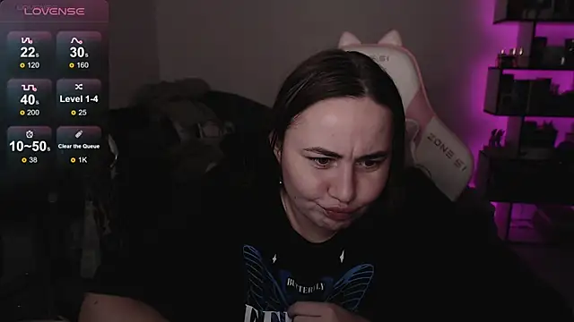 Snapshot of SexyWitch_666 chatting on 10.27.25 SexyWitch 666 online show from 10.27.25