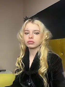 MisssLola online show from 11.23.25