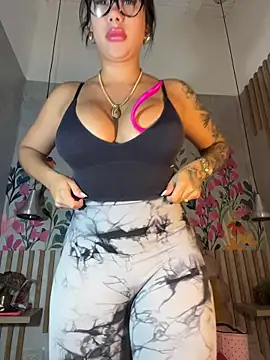 Snapshot of kiim_taaylor chatting on 11.03.25 kiim taaylor online show from 11.03.25