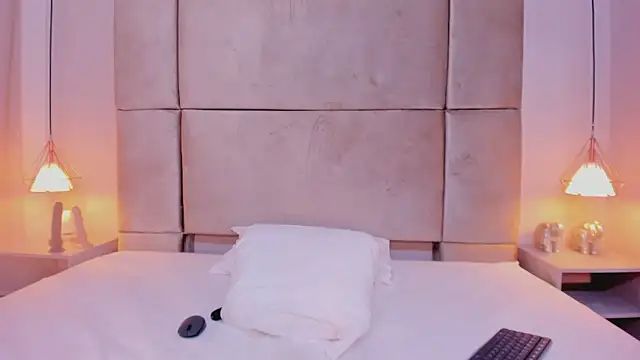 Snapshot of miamiller69 chatting on 01.15.25 miamiller69 online show from 01.15.25