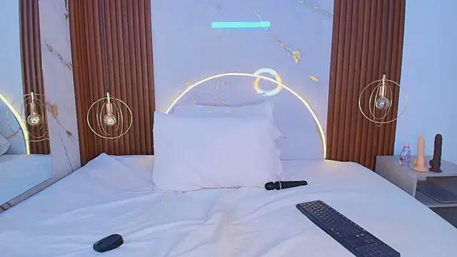 Snapshot of miamiller69 chatting on 02.01.25 miamiller69 online show from 02.01.25