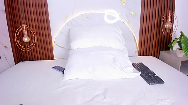 Snapshot of miamiller69 chatting on 11.08.25 miamiller69 online show from 11.08.25