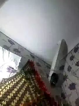 Snapshot of SweetLeila40 chatting on 12.25.24 SweetLeila40 online show from 12.25.24