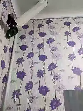 Snapshot of SweetLeila40 chatting on 02.08.25 SweetLeila40 online show from 02.08.25