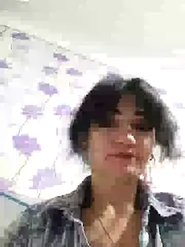 Snapshot of SweetLeila40 chatting on 02.12.25 SweetLeila40 online show from 02.12.25