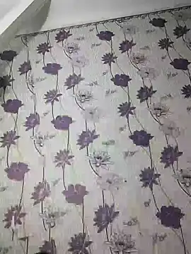 Snapshot of SweetLeila40 chatting on 02.12.25 SweetLeila40 online show from 02.12.25