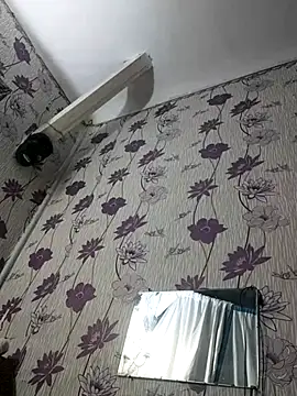 Snapshot of SweetLeila40 chatting on 02.22.25 SweetLeila40 online show from 02.22.25