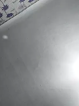 Snapshot of SweetLeila40 chatting on 03.05.25 SweetLeila40 online show from 03.05.25