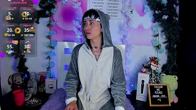 Snapshot of juniior_2311_ chatting on 01.17.25 juniior 2311 online show from 01.17.25