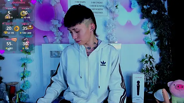 Snapshot of juniior_2311_ chatting on 01.28.25 juniior 2311 online show from 01.28.25