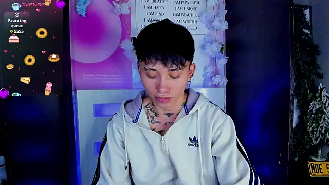 Snapshot of juniior_2311_ chatting on 02.13.25 juniior 2311 online show from 02.13.25