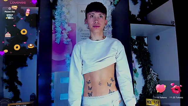 Snapshot of juniior_2311_ chatting on 02.18.25 juniior 2311 online show from 02.18.25