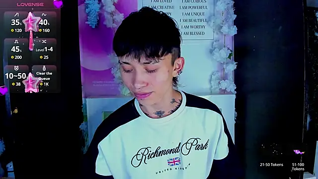 Snapshot of juniior_2311_ chatting on 02.18.25 juniior 2311 online show from 02.18.25