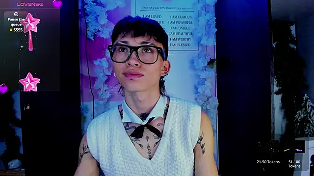 Snapshot of juniior_2311_ chatting on 02.19.25 juniior 2311 online show from 02.19.25