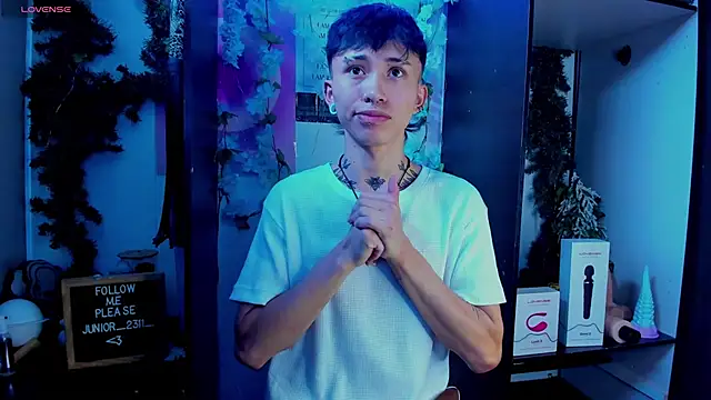 Snapshot of juniior_2311_ chatting on 03.10.25 juniior 2311 online show from 03.10.25