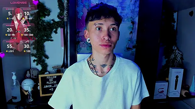 Snapshot of juniior_2311_ chatting on 03.11.25 juniior 2311 online show from 03.11.25