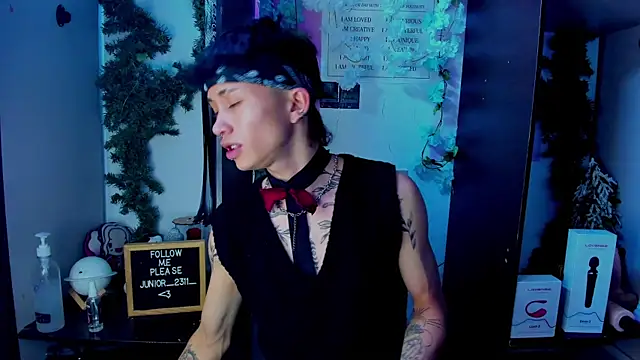 Snapshot of juniior_2311_ chatting on 03.11.25 juniior 2311 online show from 03.11.25